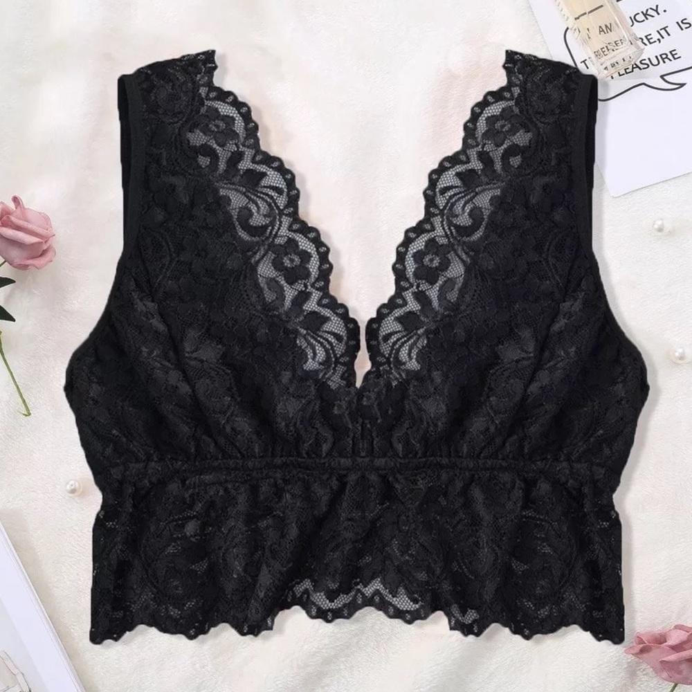 NWT Black Ariana Lace Racerback Bralette
